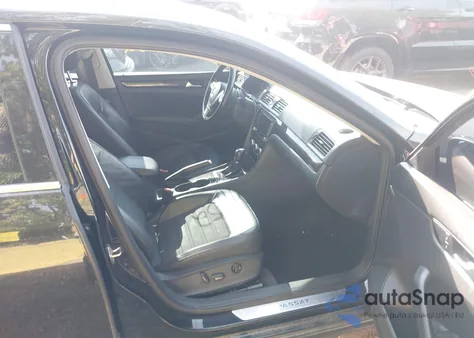 2015 Volkswagen Passat 1.8T Sel Premium z USA, uszkodzony, nr VIN 1VWCT7A37FC066376